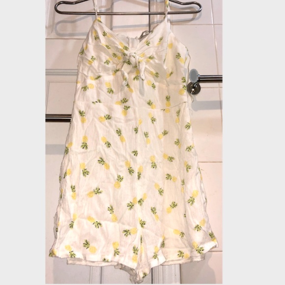 Charlotte Russe Dresses & Skirts - ❤️NWOT Charlotte Russe White Pineapple Romper